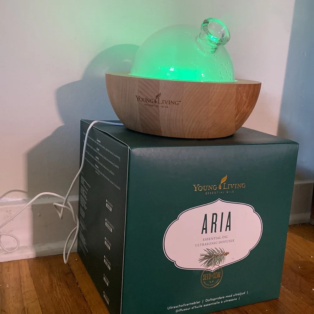 Young Living Aria Diffuser with Green Glow - Picture 1 of 5